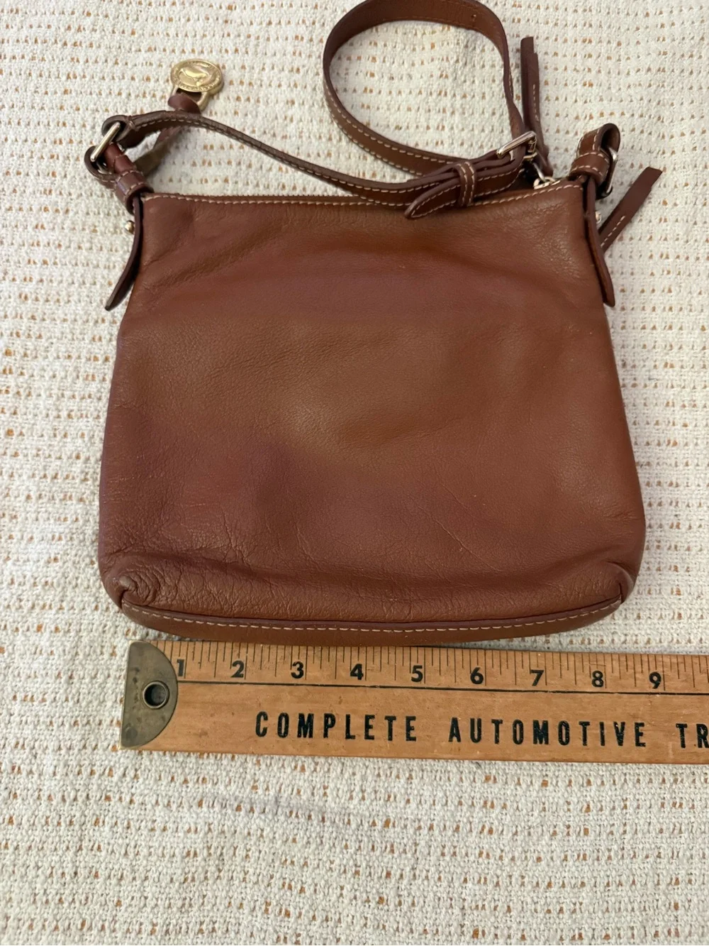 Dooney & Bourke Pebble Grain Letter Carrier Crossbody Bag EUC